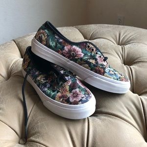 🚫SOLD🚫 Black Floral Tapestry Vans